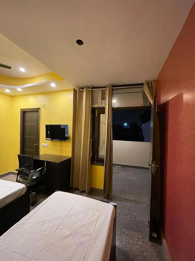 Rising Stay Gurgaon Pensjonat